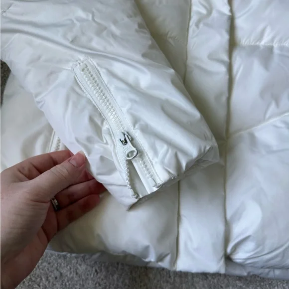 GAP Puffer Jacket in White - Picture 4 of 10